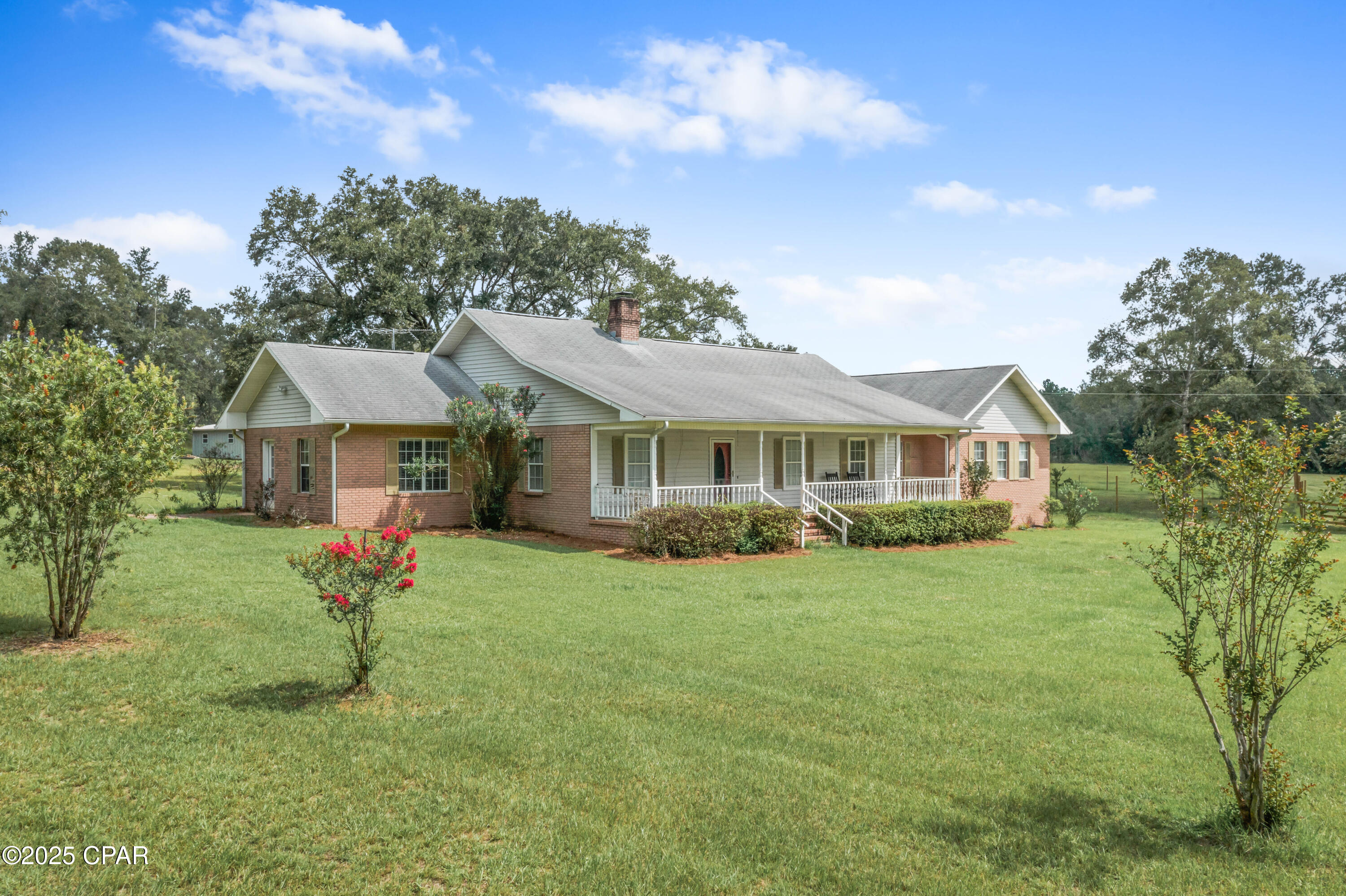 Listing photo id 2 for 2822 River Road