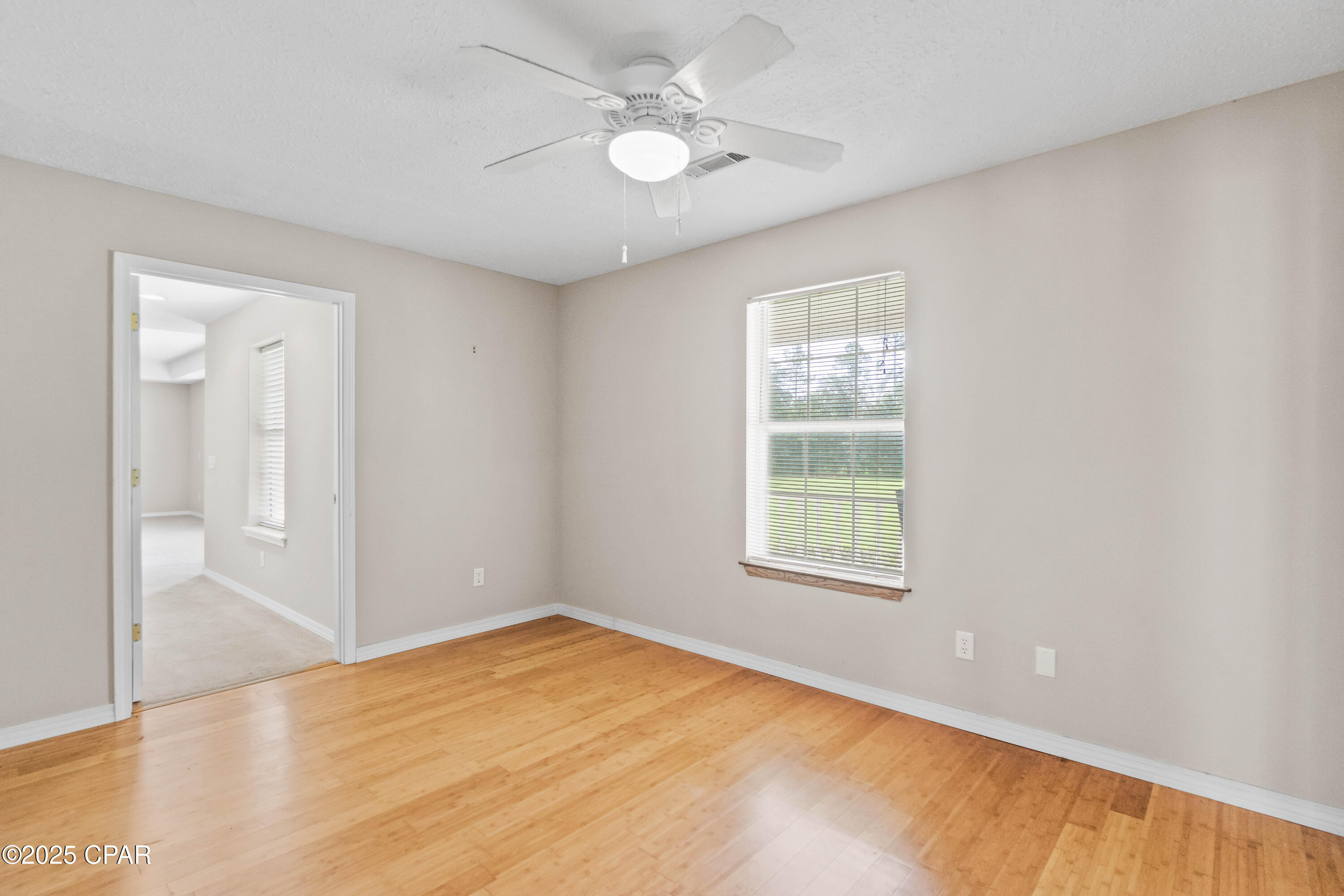Listing photo id 35 for 2822 River Road