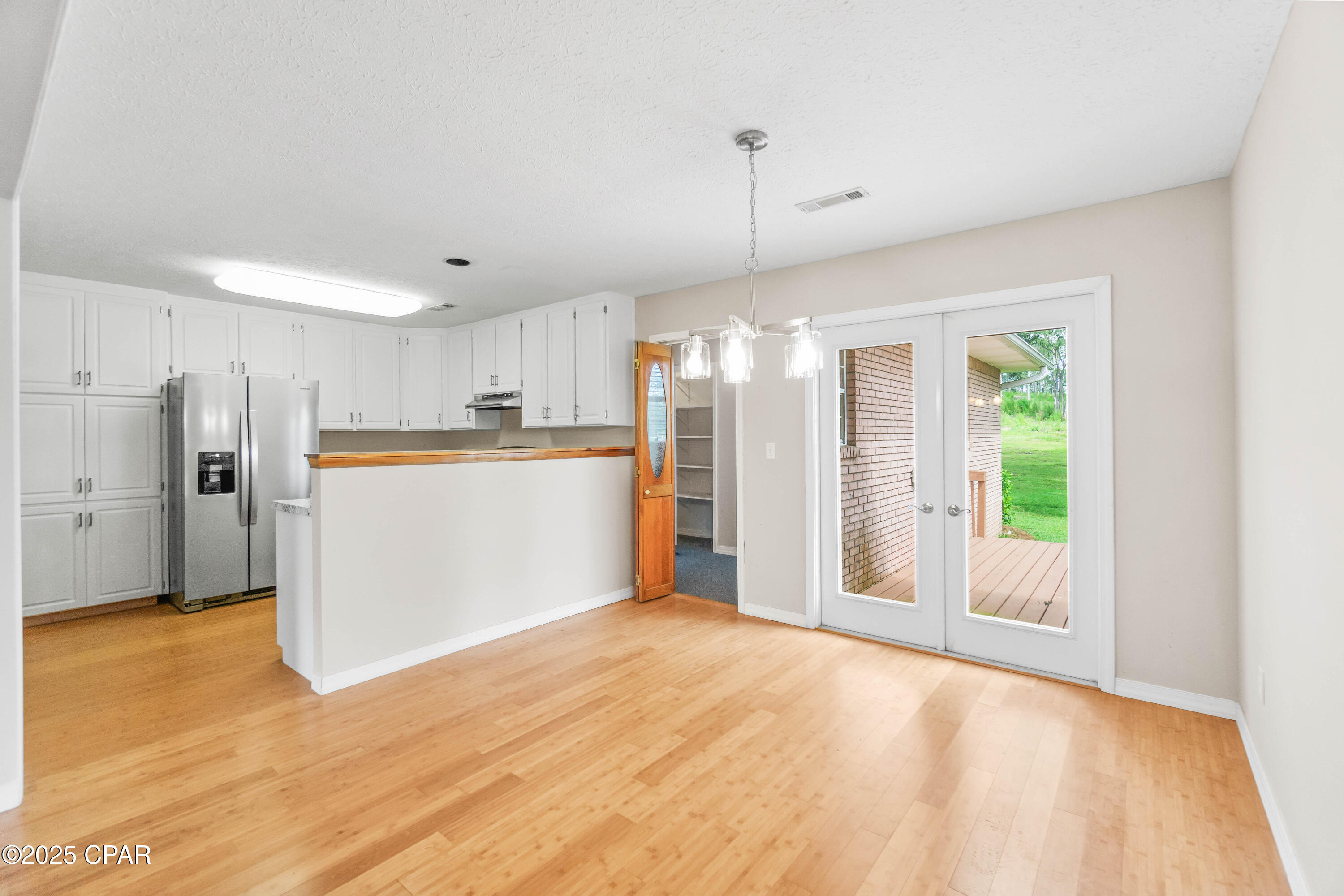 Listing photo id 41 for 2822 River Road