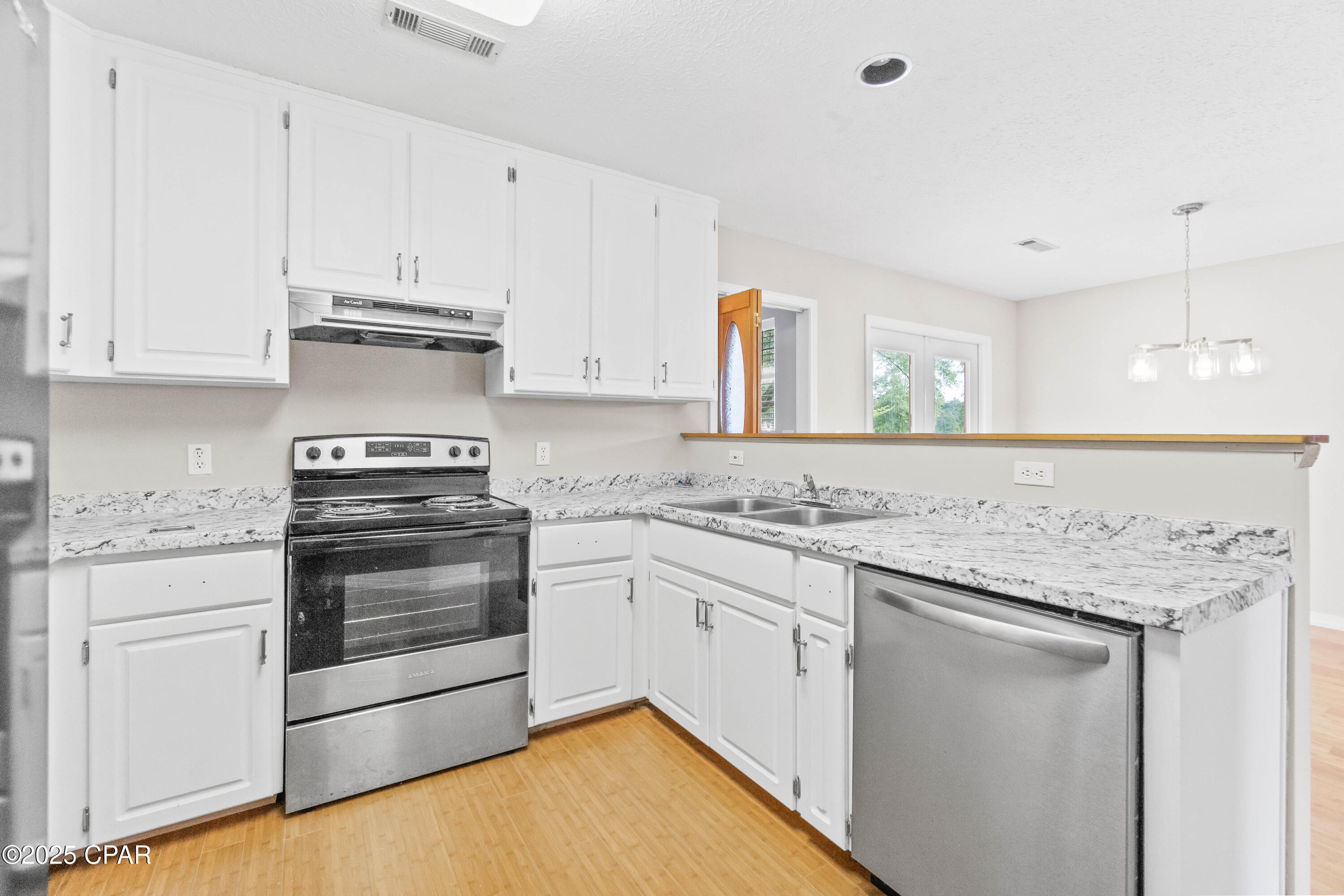 Listing photo id 42 for 2822 River Road