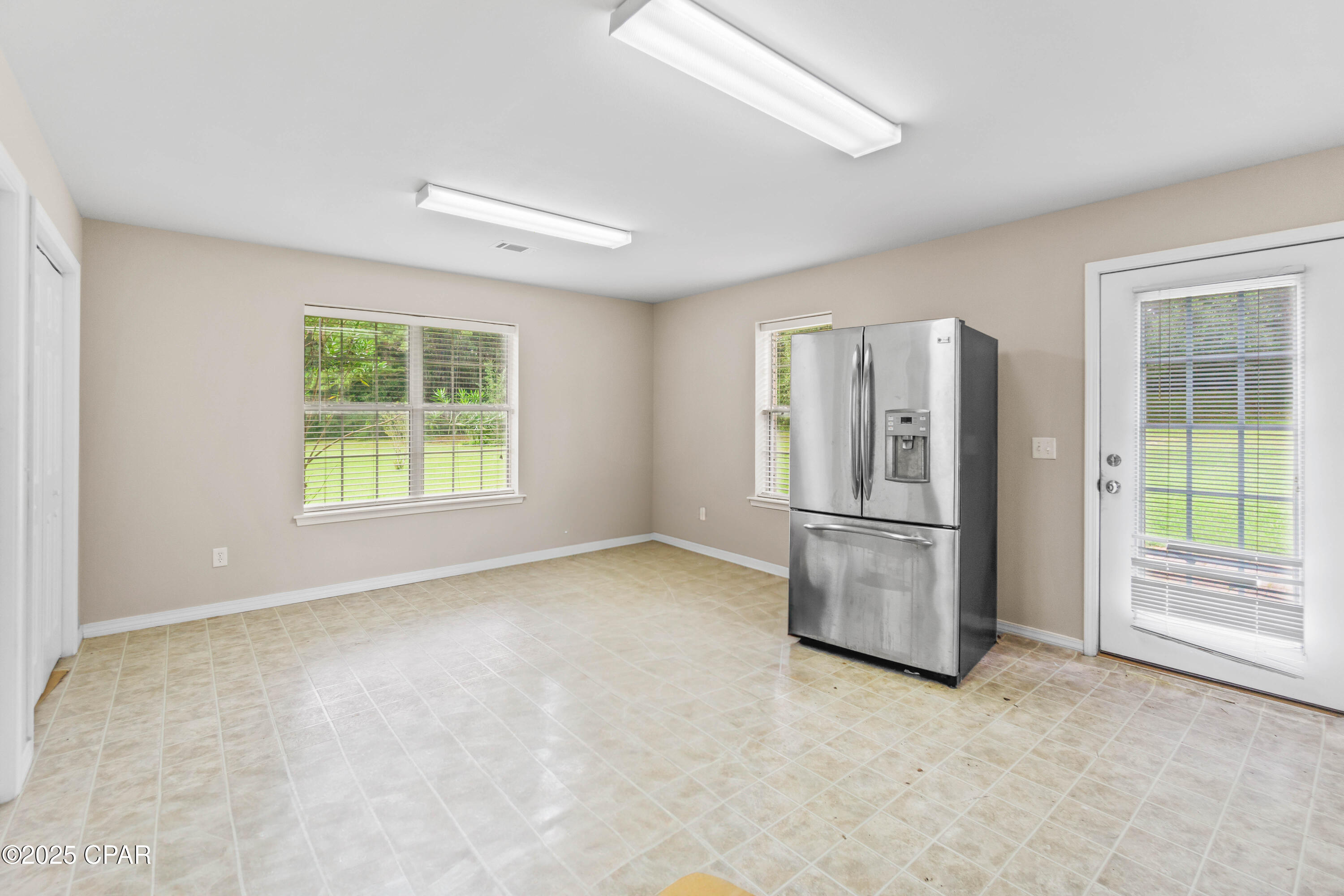 Listing photo id 46 for 2822 River Road