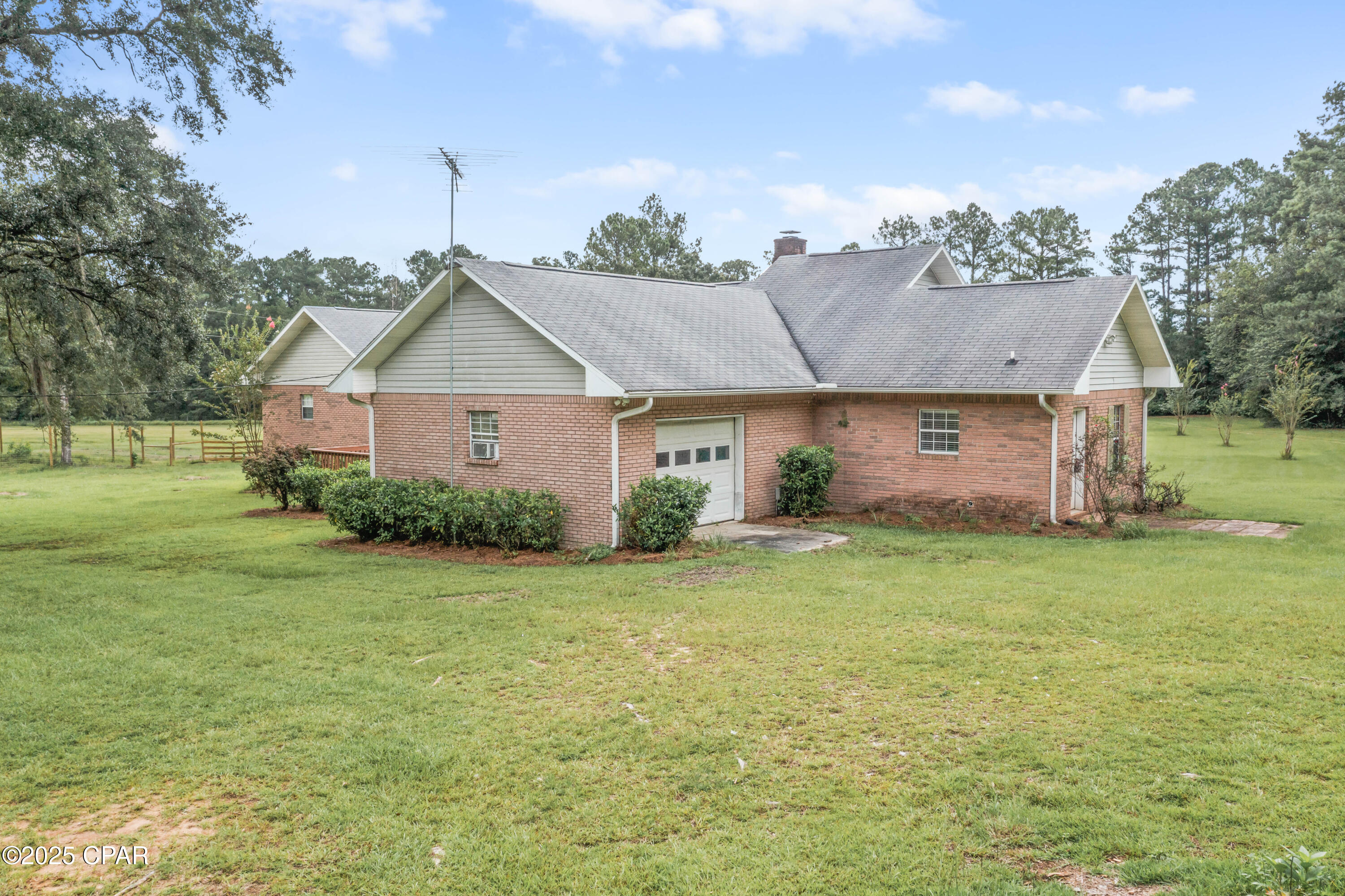 Listing photo id 6 for 2822 River Road