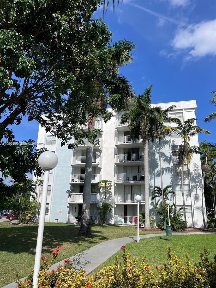 Montecarlo Condo