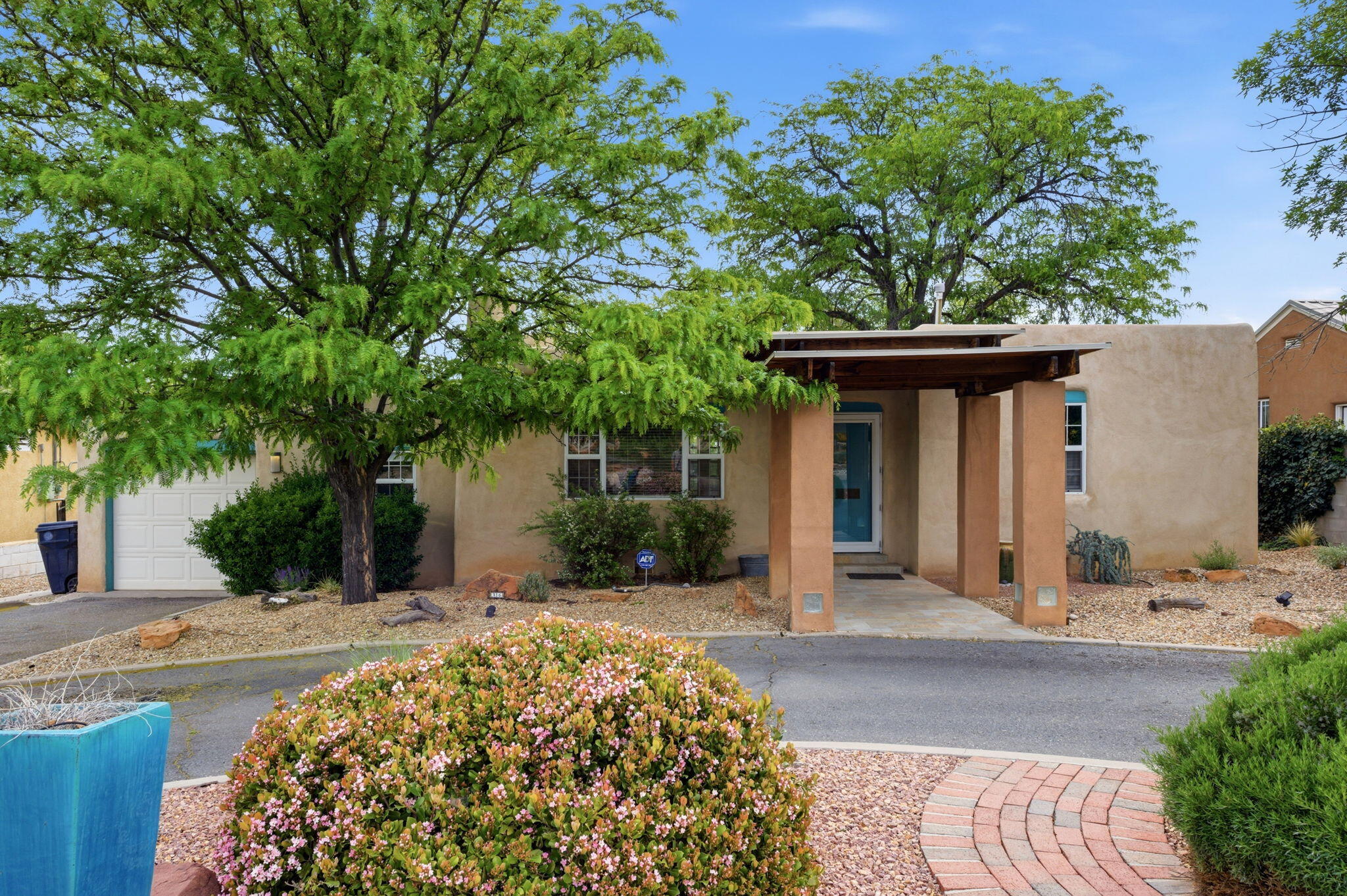 Homes for sale in Albuquerque, NM | 316 Aliso Dr Se, Albuquerque, NM 87108 | MLS# 1102140