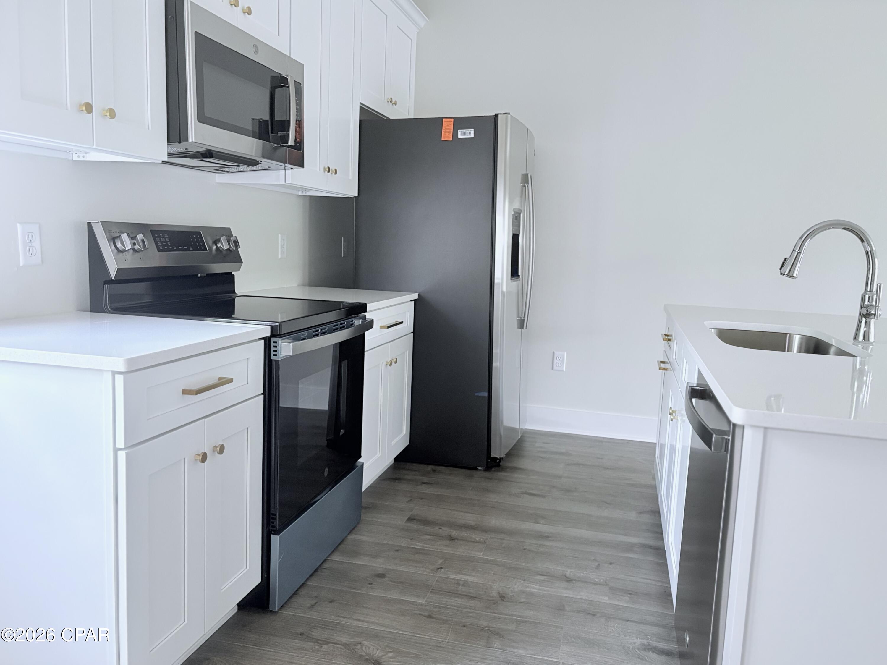 Image 6 For 825 Grace Avenue