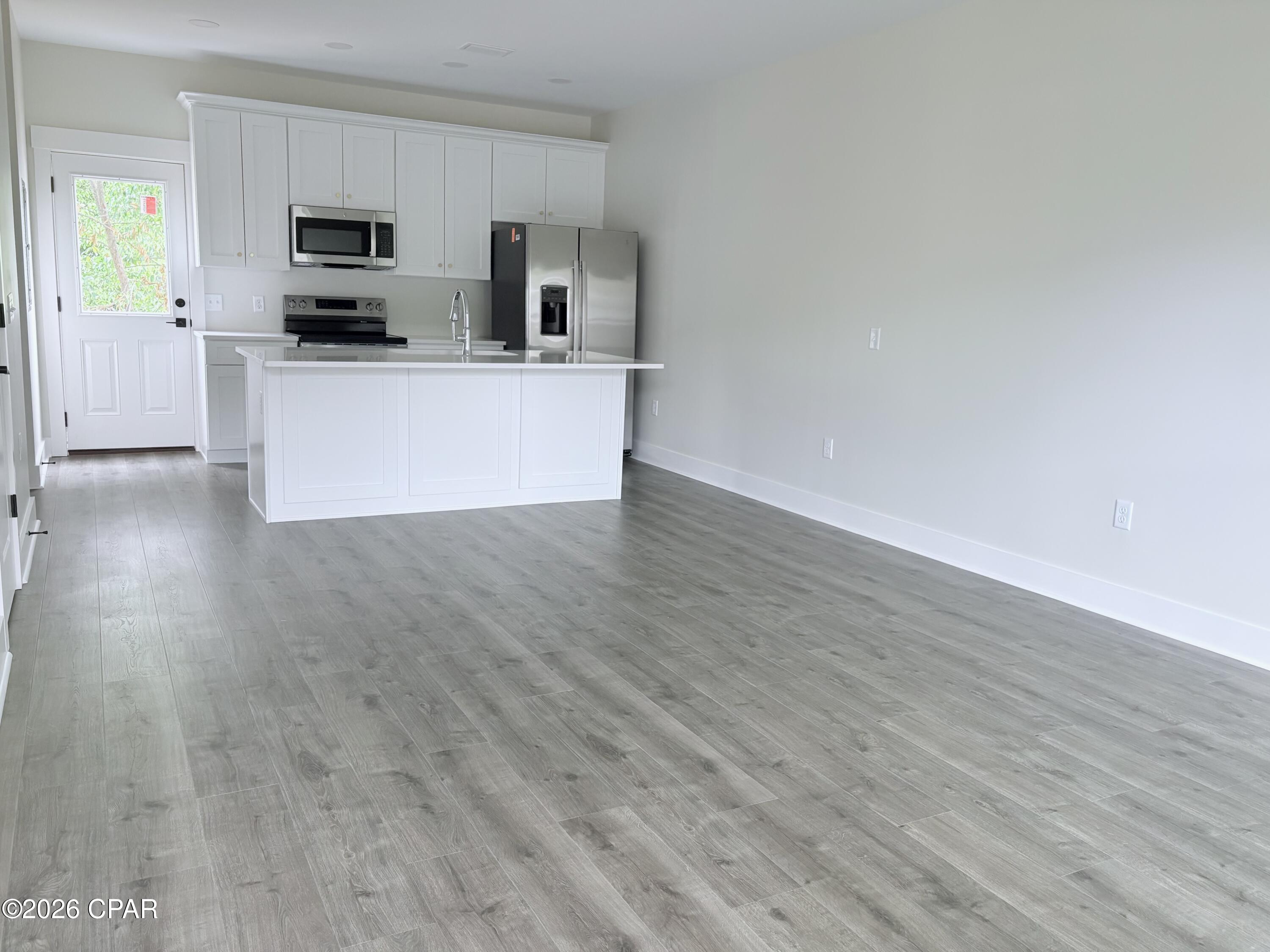 Image 7 For 825 Grace Avenue