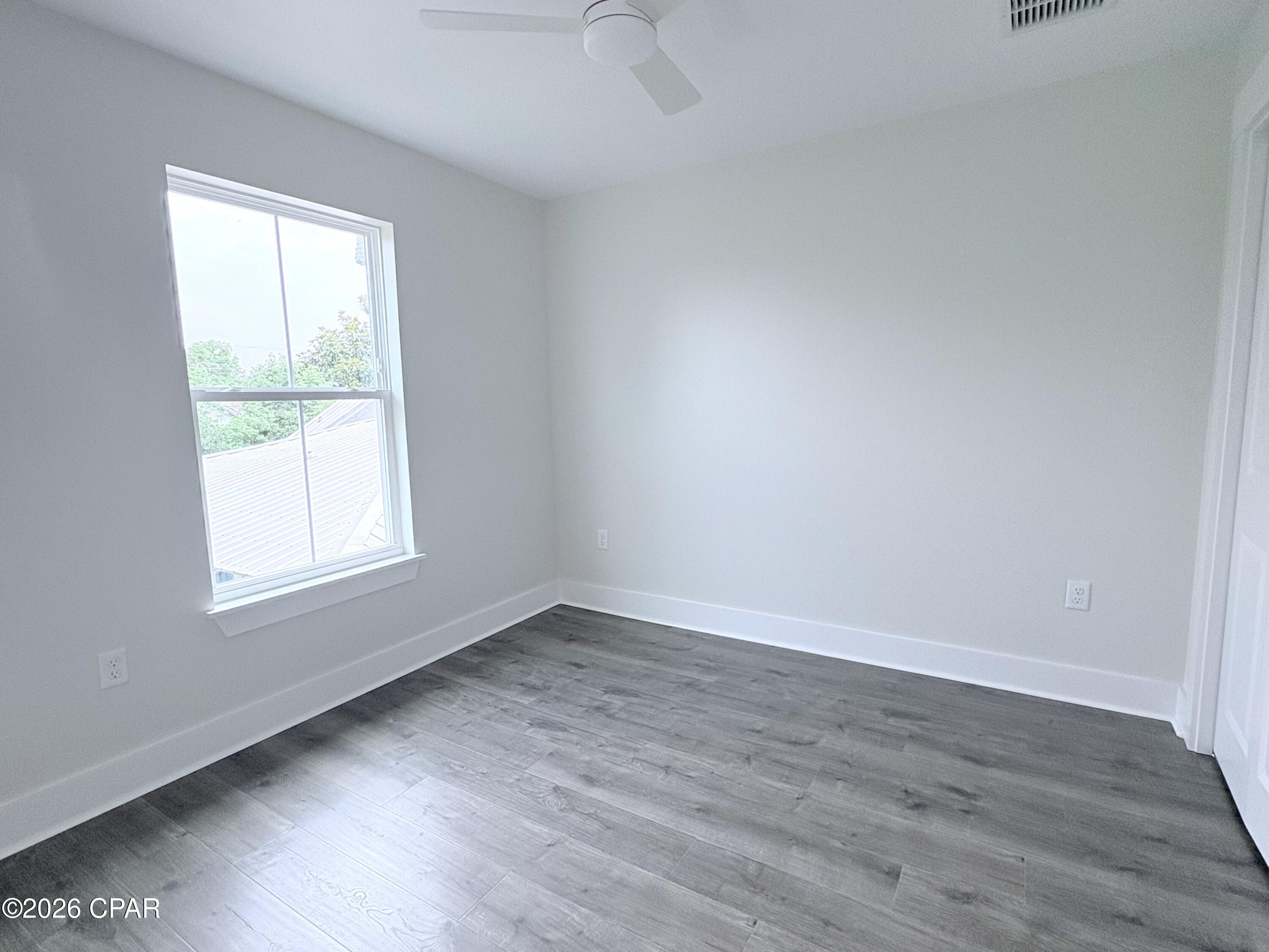 Image 16 For 827 Grace Avenue