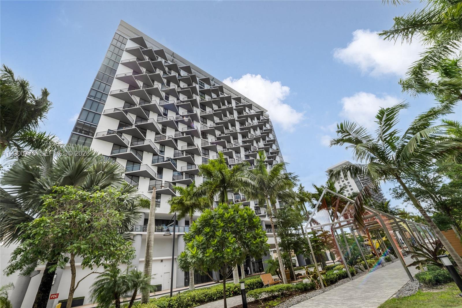 5252 Paseo Condo