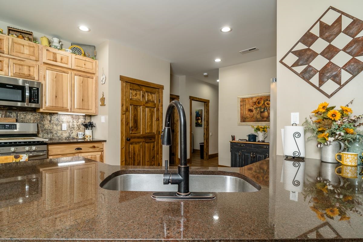99 Mt Ida Ln