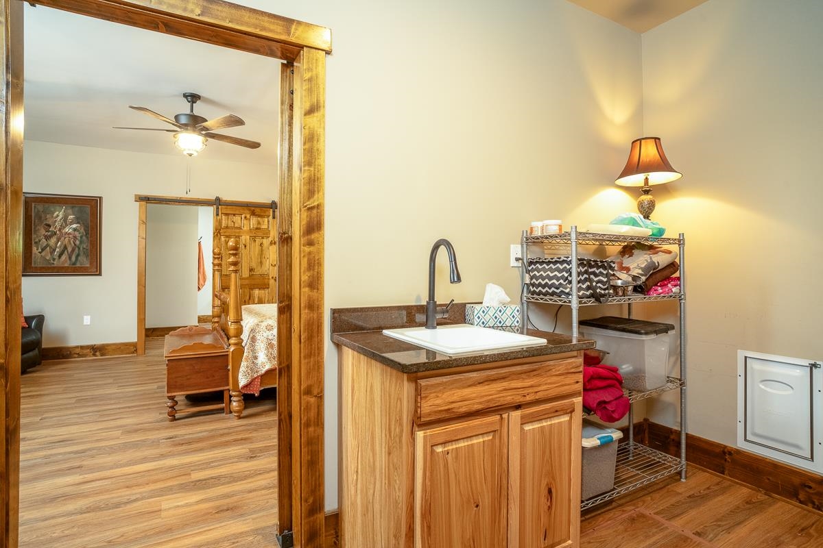 99 Mt Ida Ln