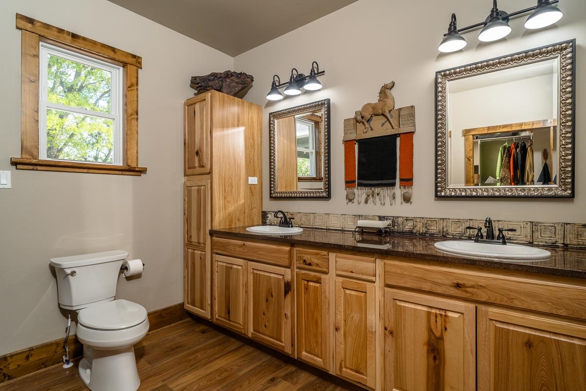 99 Mt Ida Ln