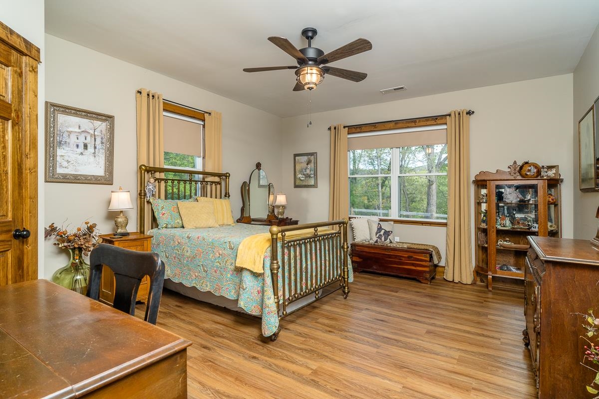 99 Mt Ida Ln