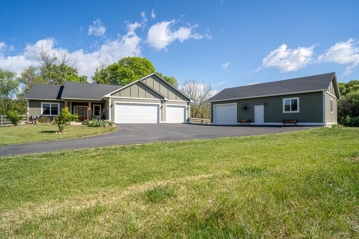 99 Mt Ida Ln