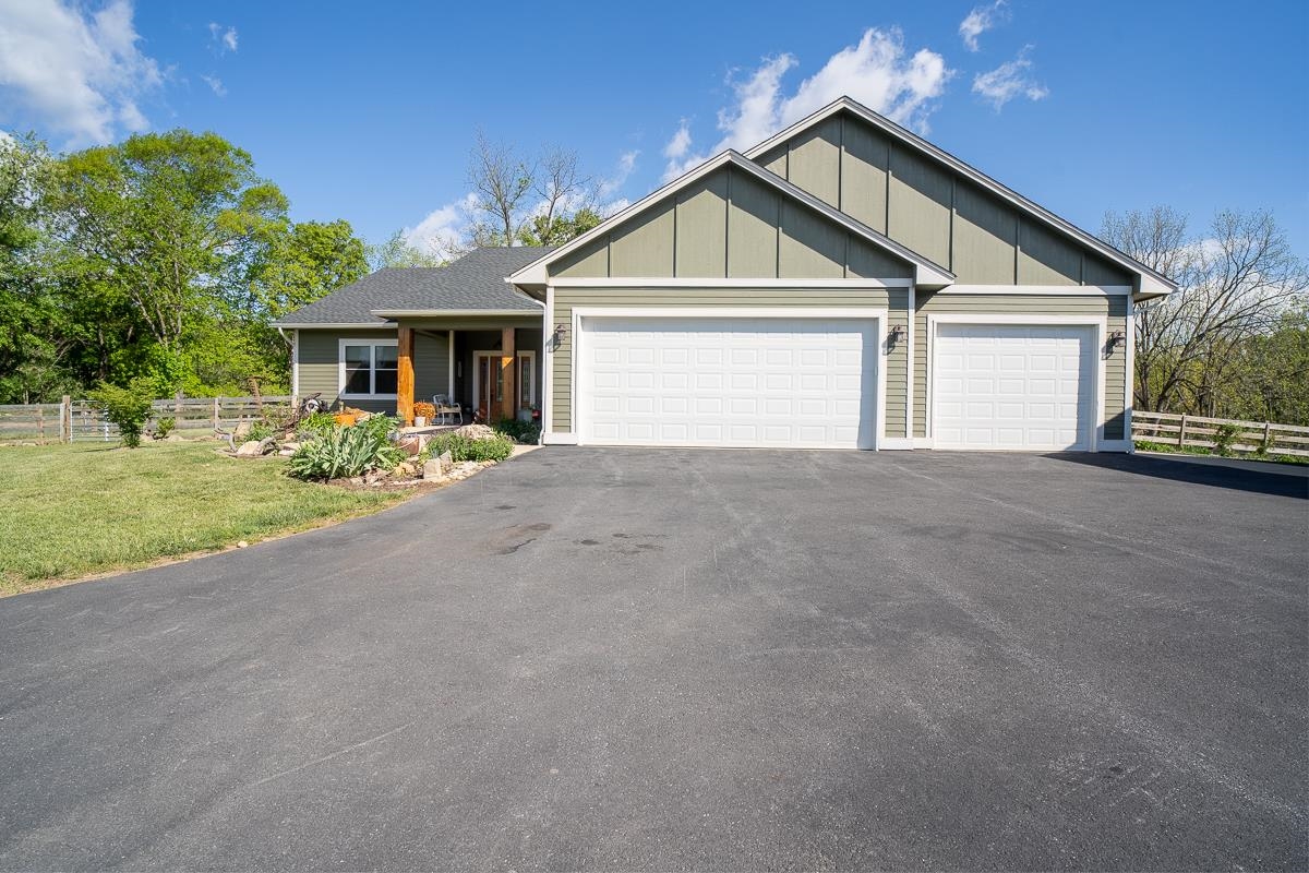 99 Mt Ida Ln