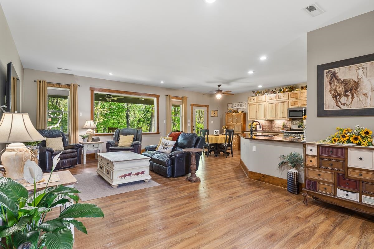 99 Mt Ida Ln