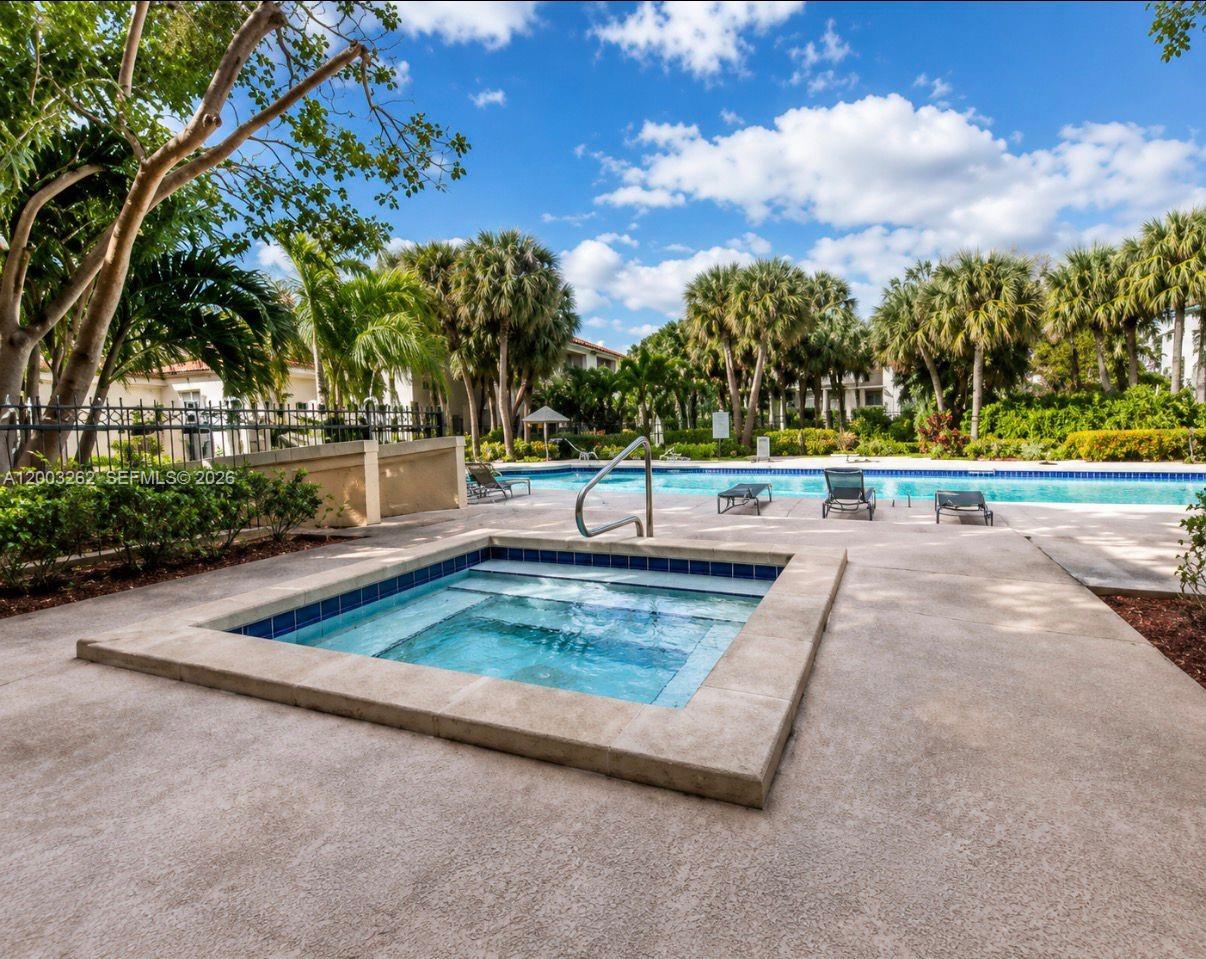 Hollywood Parc Condo