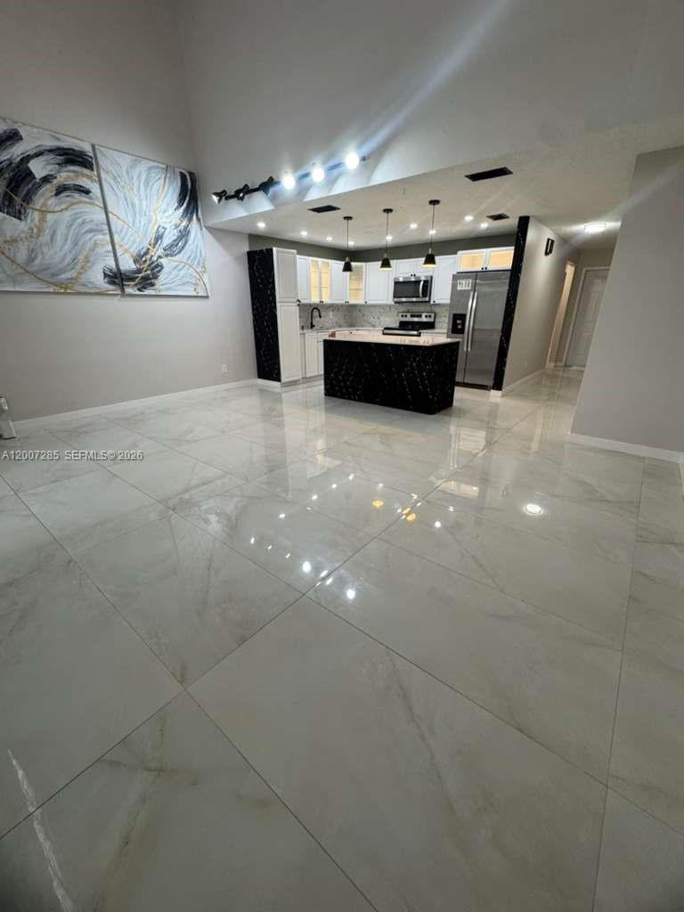 Inverrary 32 Sec Three