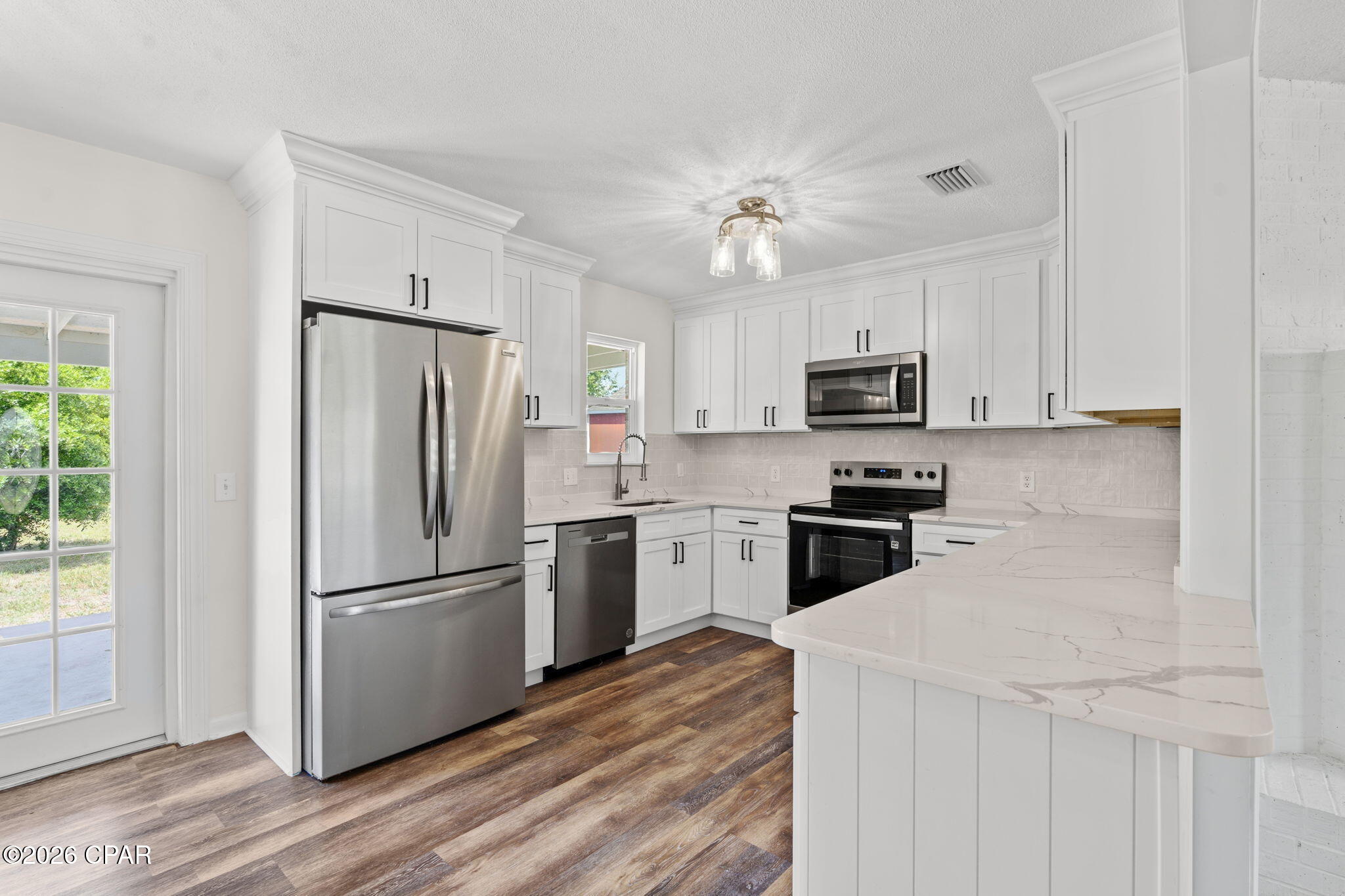 Image 14 For 2020 Greenbriar Boulevard