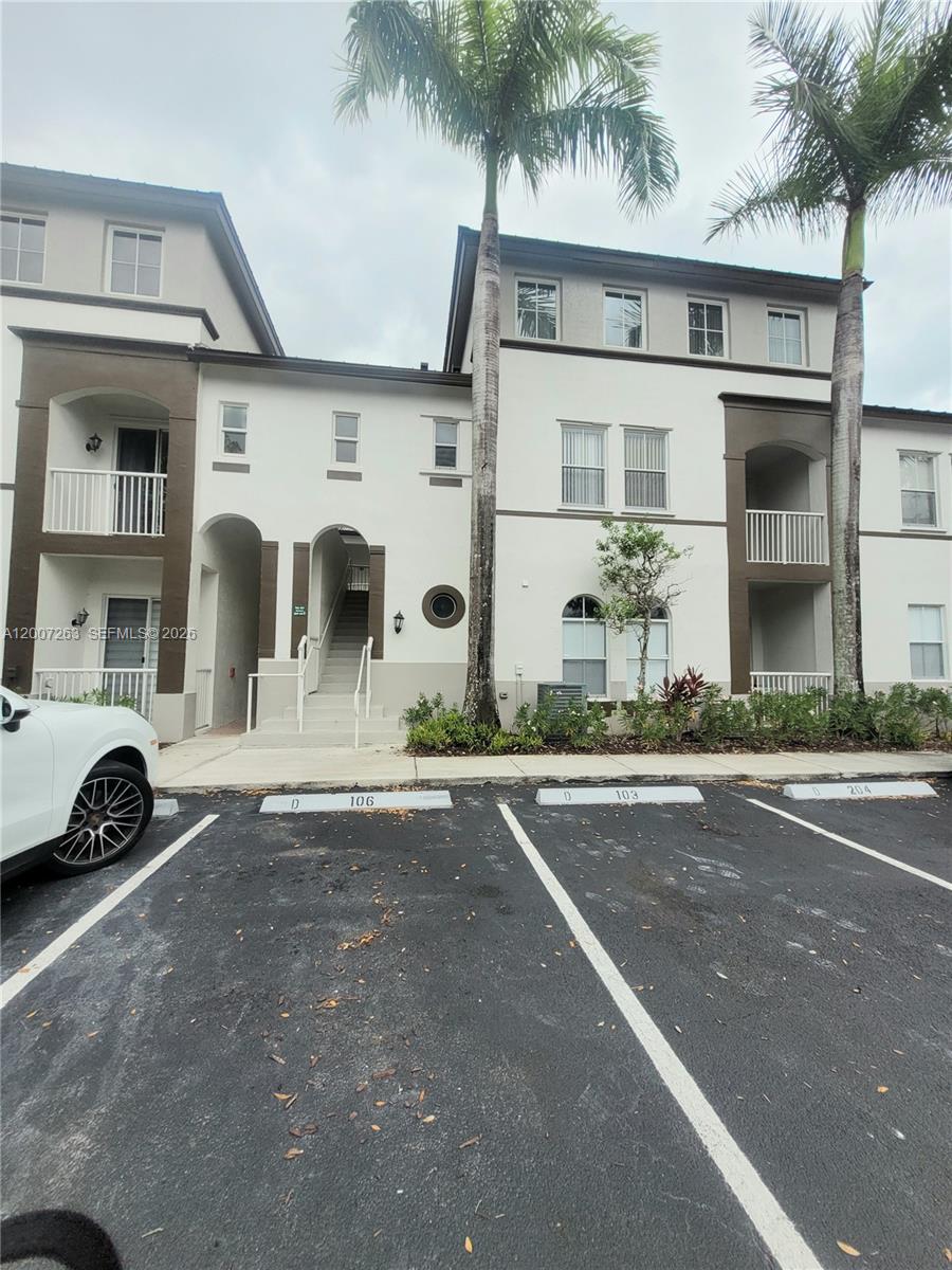 Courtyards Three Condo
