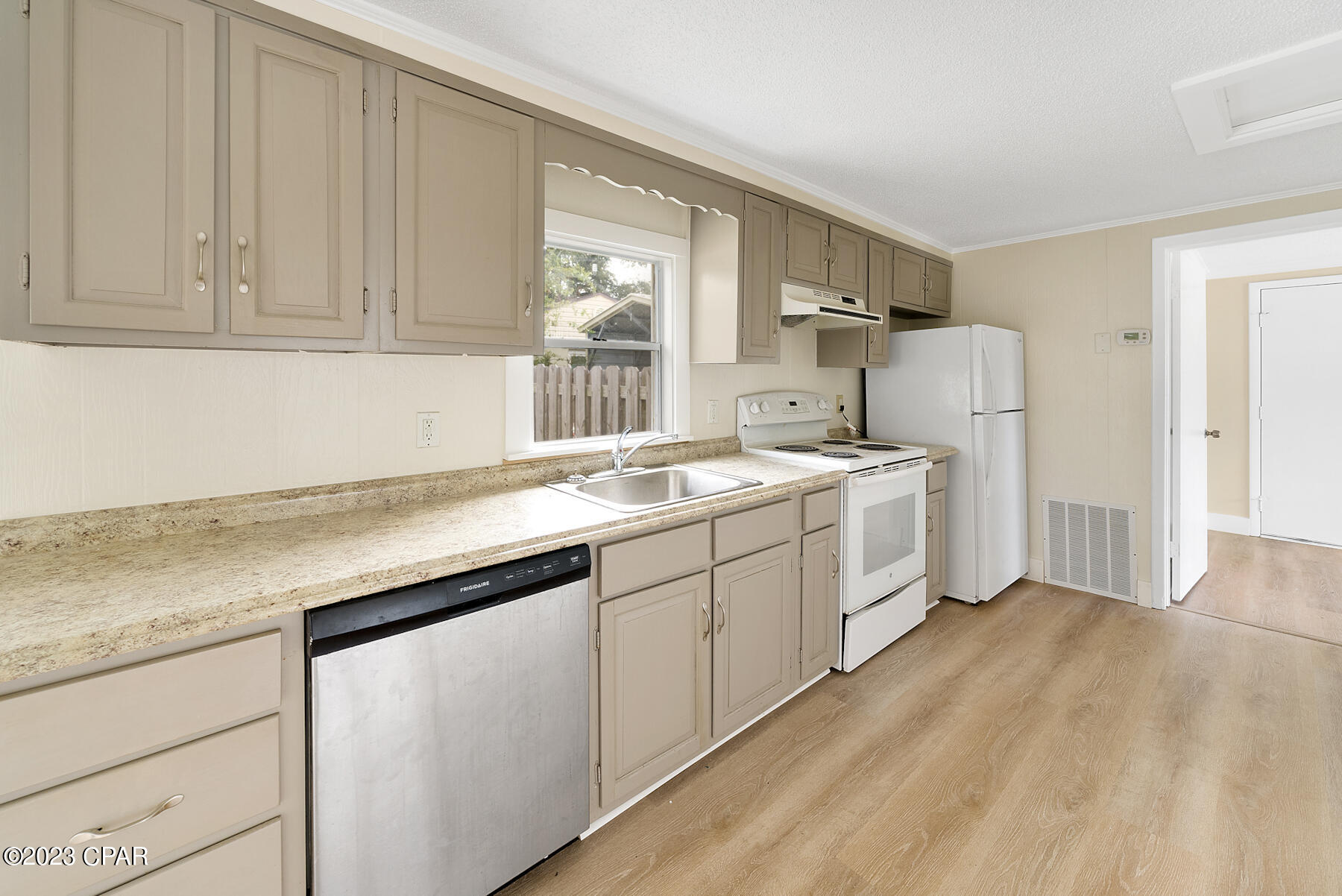 Image 8 For 206 2nd Court A