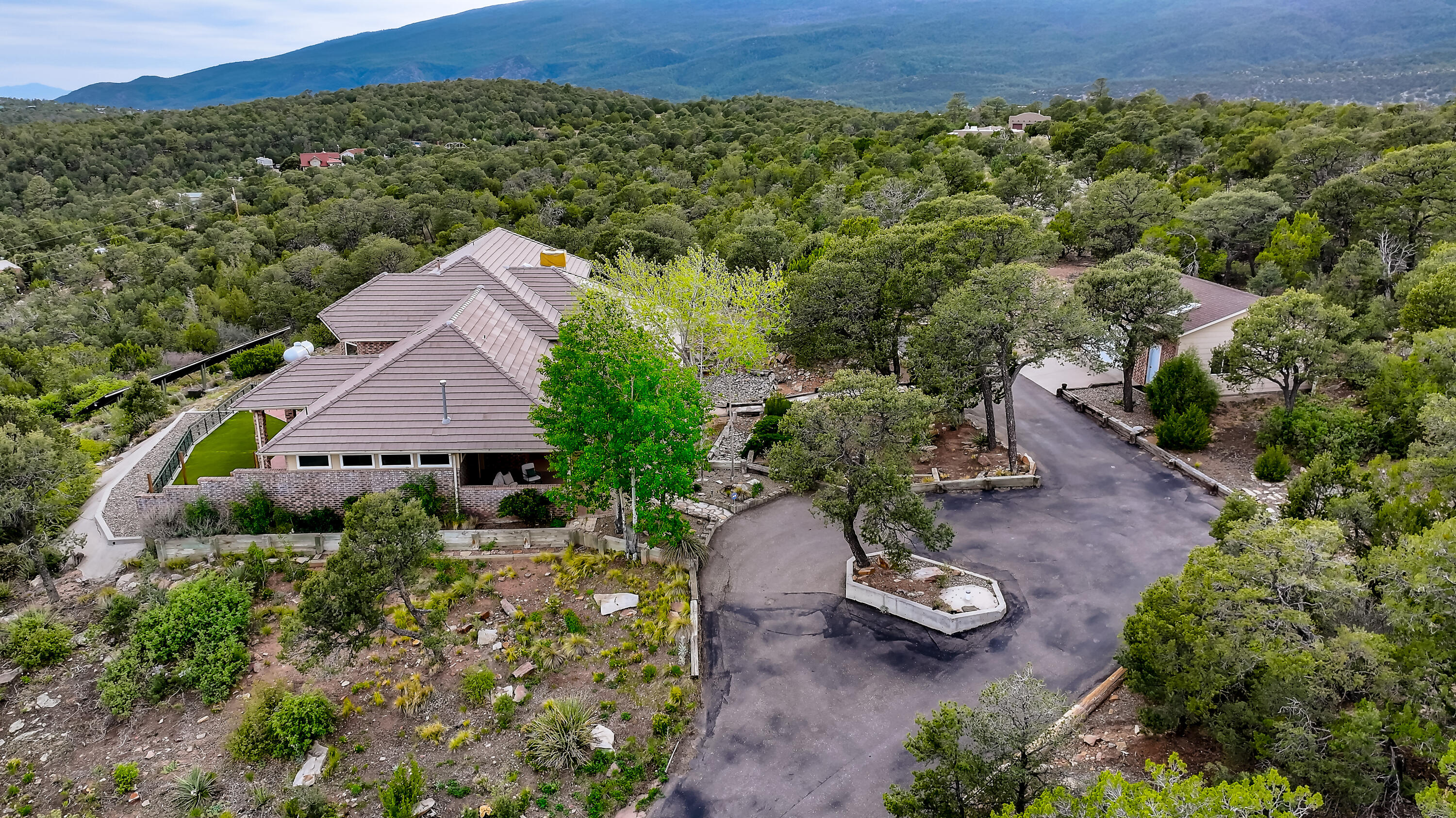 40 Calyx Lane Cedar Crest, NM 87008
