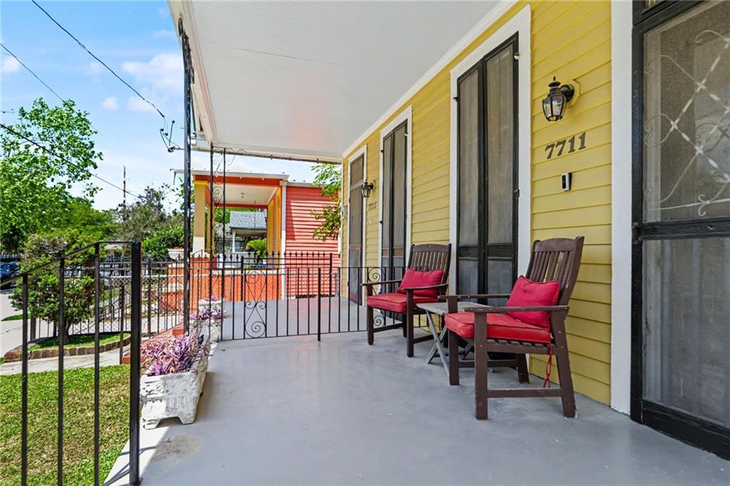 Homes for sale in New Orleans, LA | 7711 13 Oak St, New Orleans, LA 70118 | MLS# 2554774