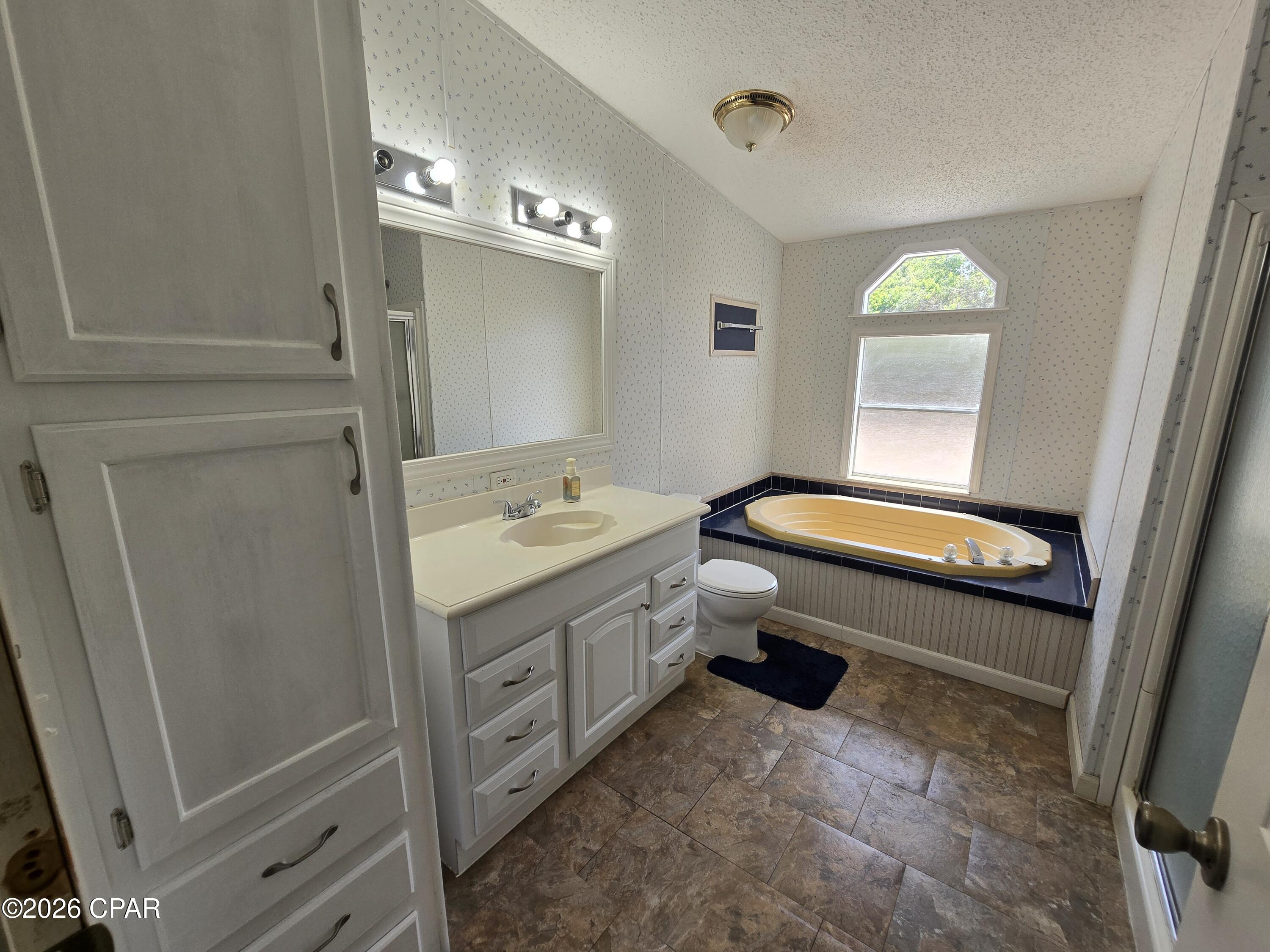 Image 9 For 610 Lagoon Oaks Circle