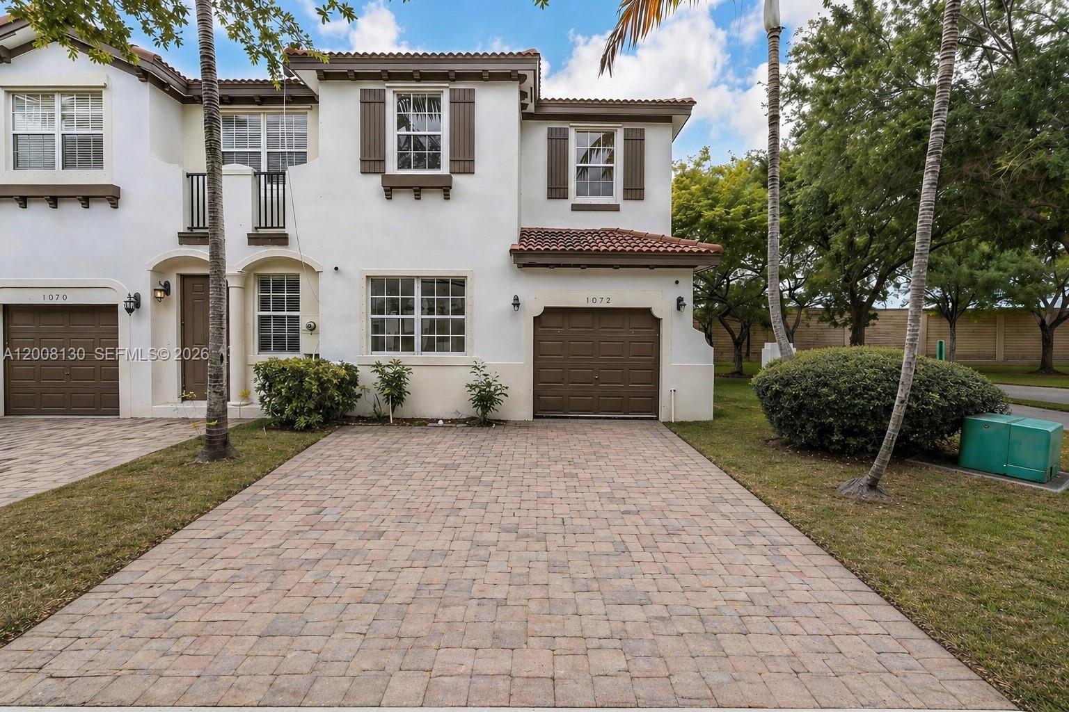 Villas At Portofino East