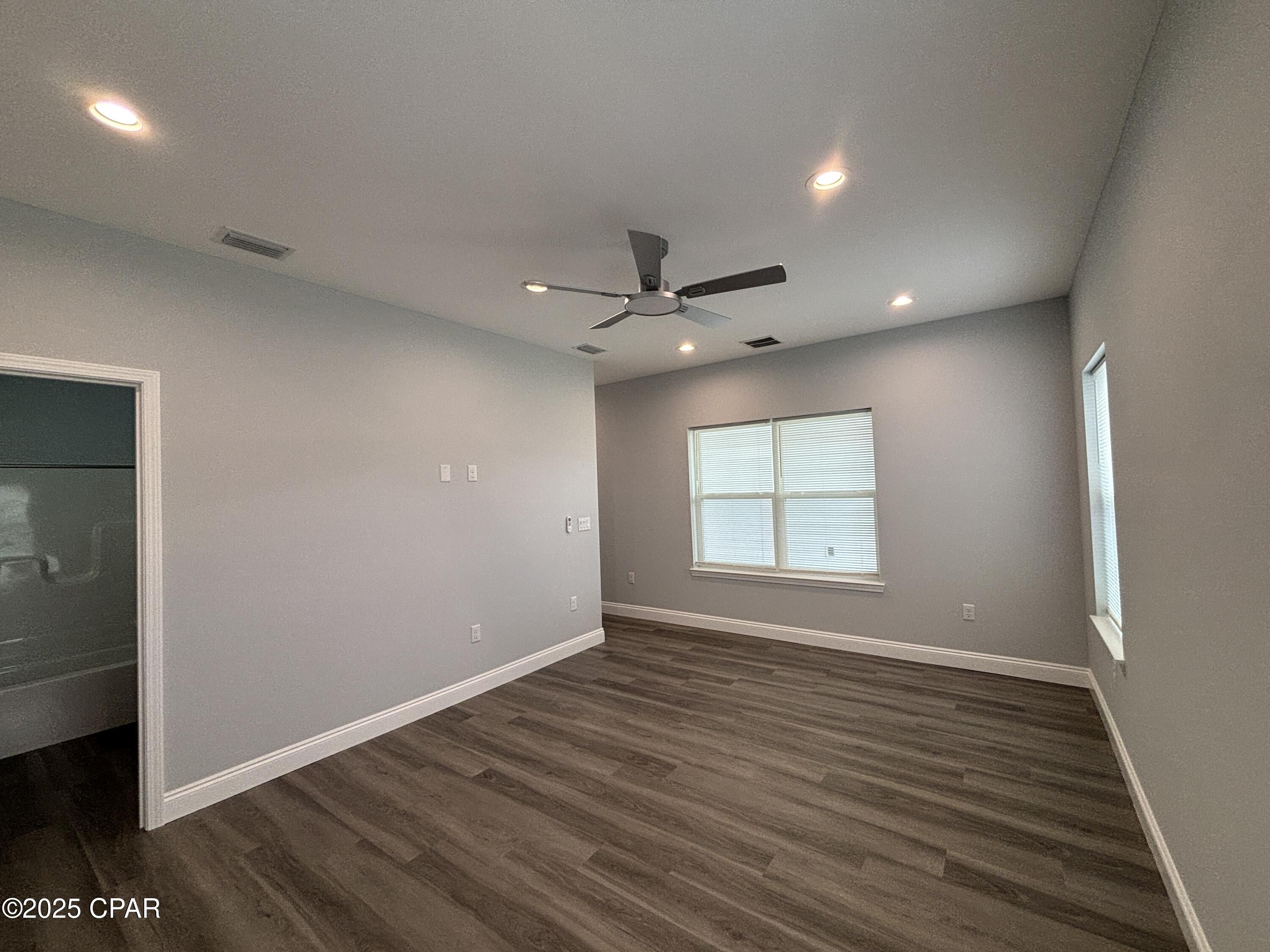 Image 10 For 2940 Hall Avenue