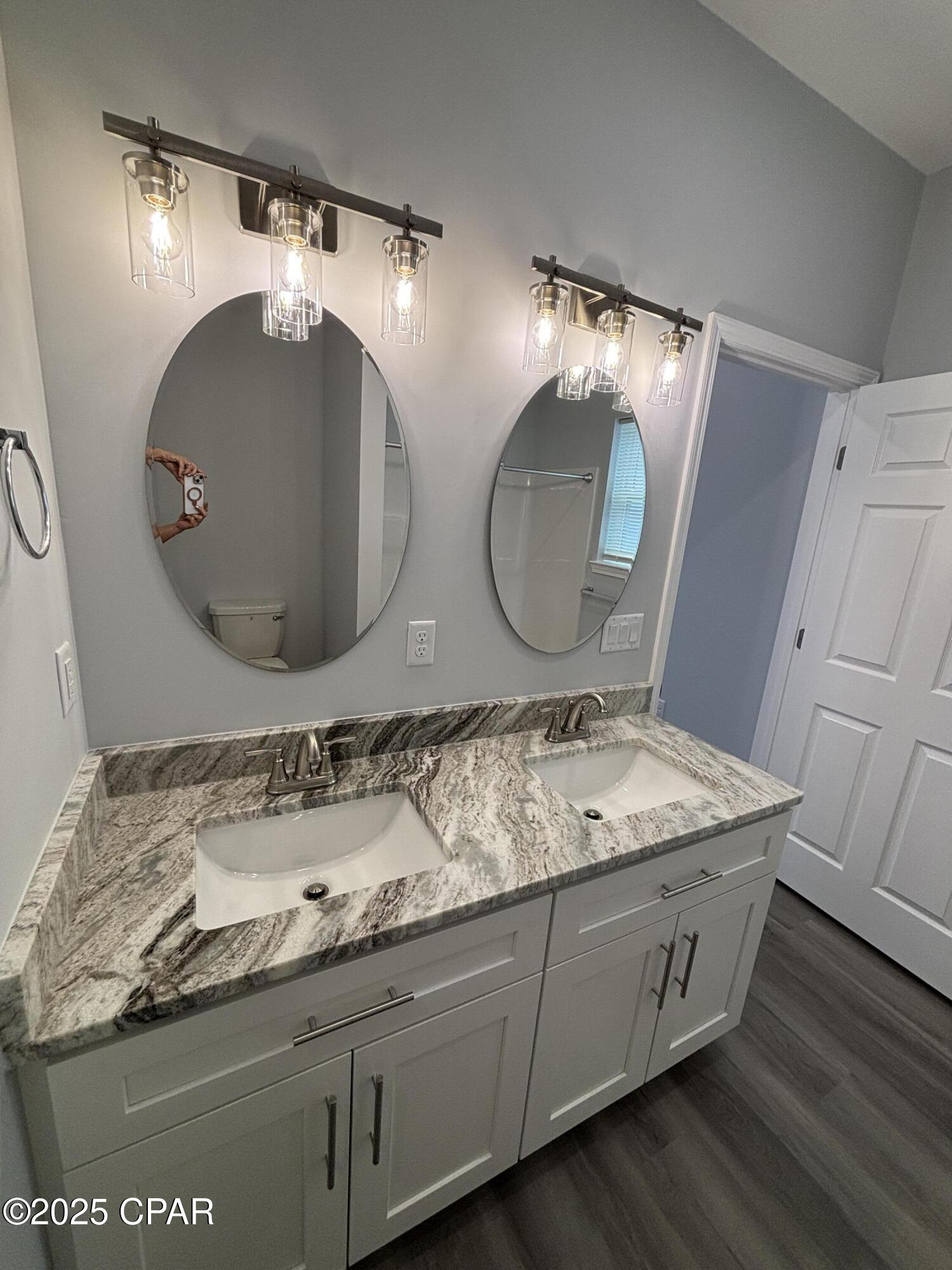 Image 12 For 2940 Hall Avenue