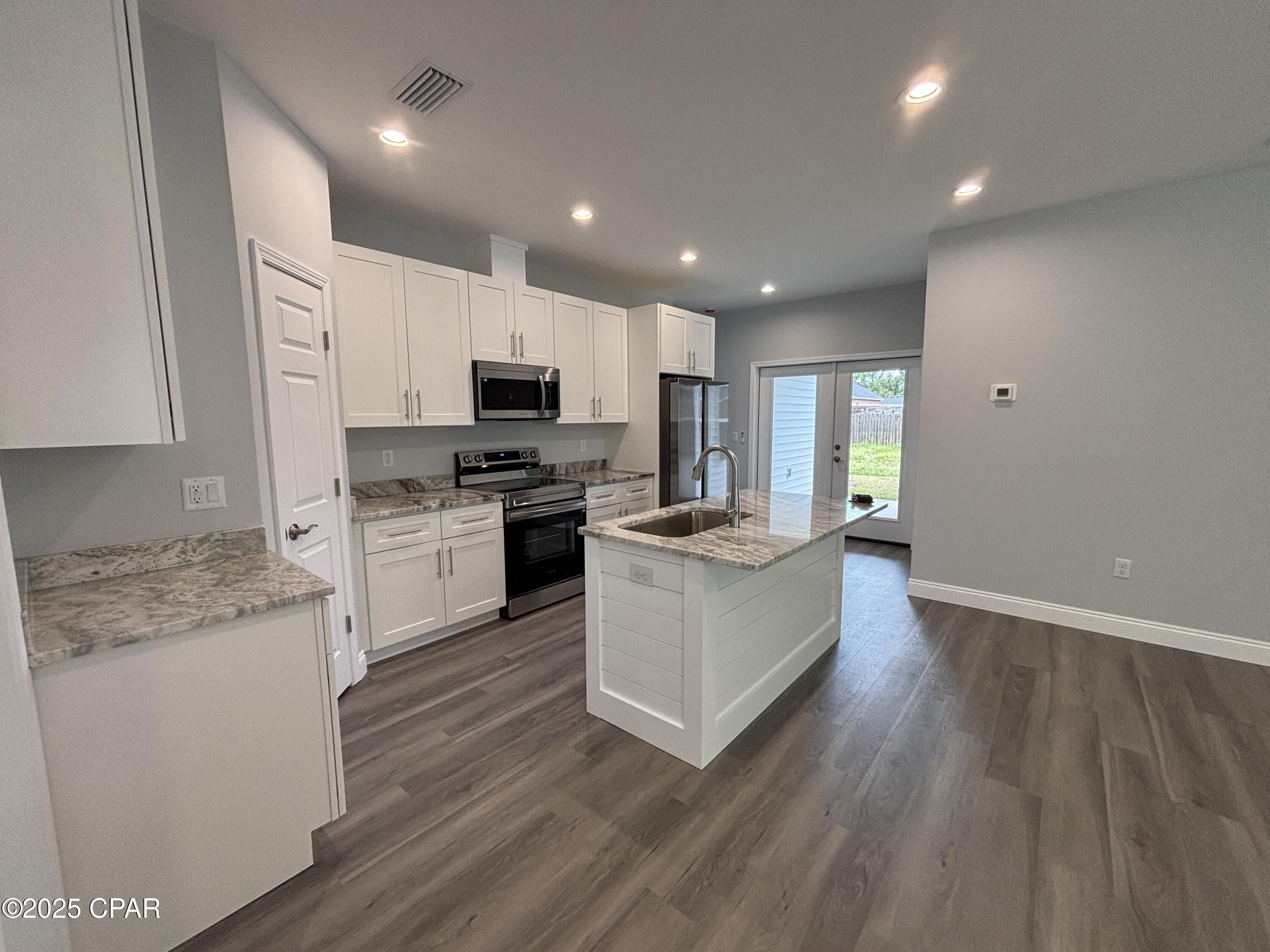 Image 3 For 2940 Hall Avenue