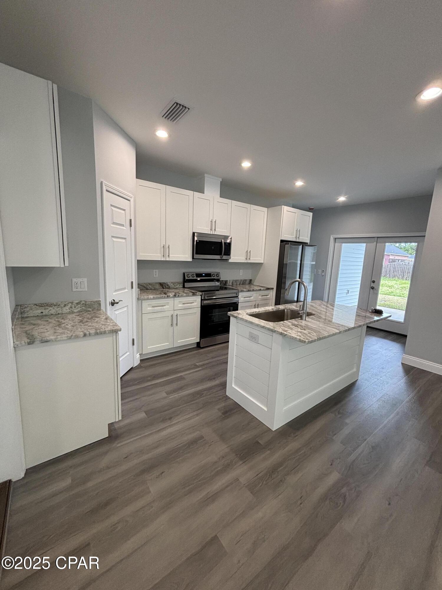 Image 4 For 2940 Hall Avenue