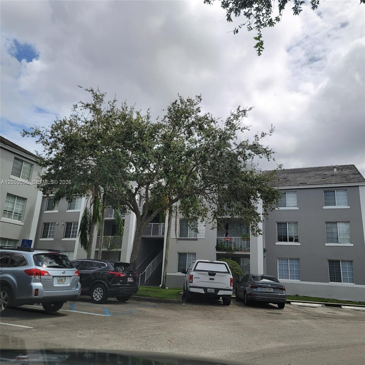 Devonaire Condominium At