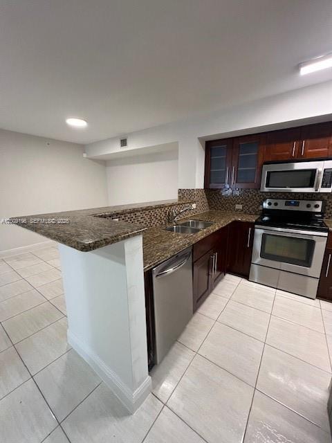 Devonaire Condo At Pembro