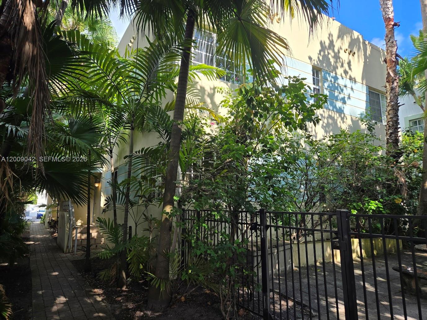 Meridian Deco Condo