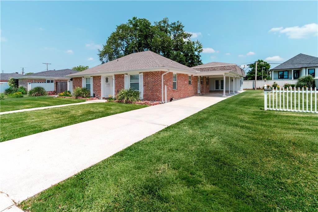 Photo 2 of Single family home for sale at 313 Bear Dr, Arabi, LA 70032 | MLS# 2555222 | Listing updated on 2026-09-10