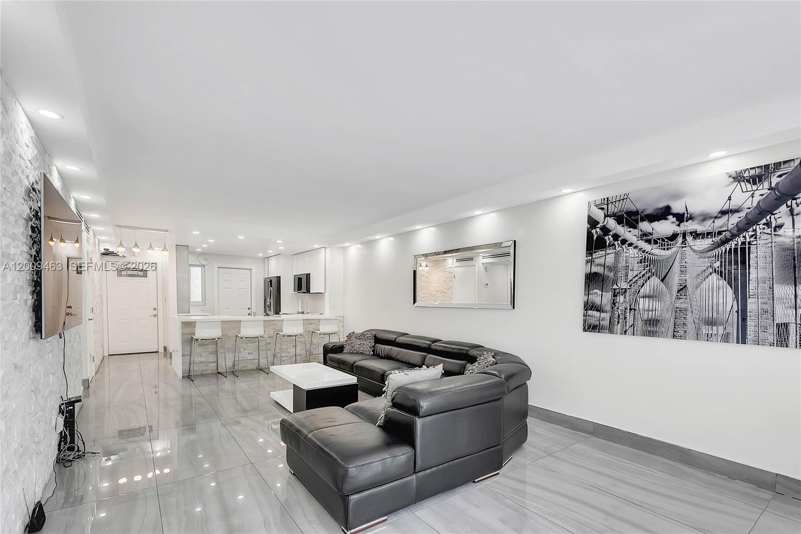 Lakeview North Condo