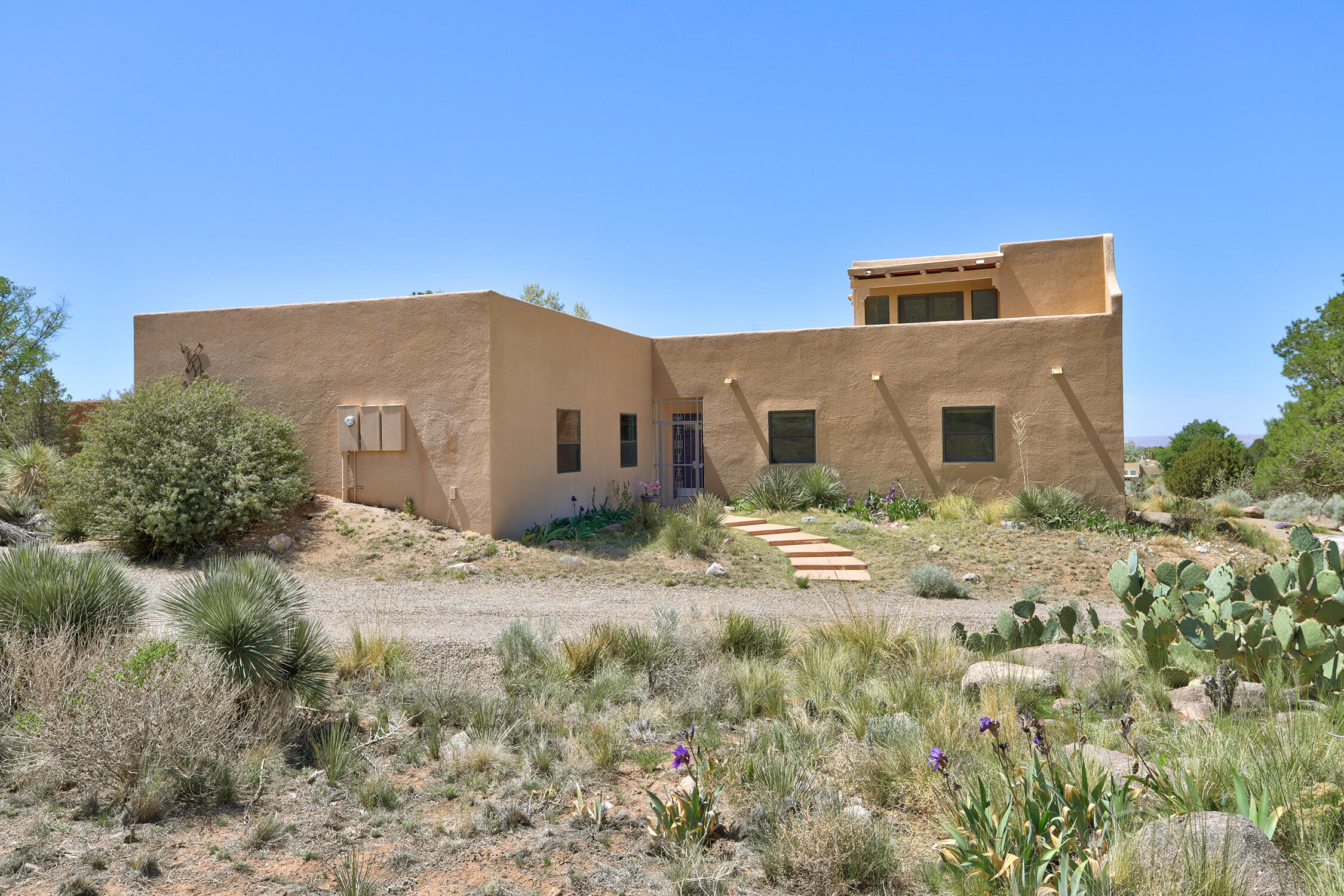 Homes for sale in Albuquerque, NM | 914 Tramway Ln Ne, Albuquerque, NM 87122 | MLS# 1102532