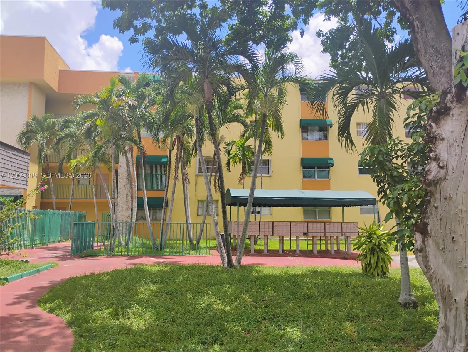 Las Estrellas Condo