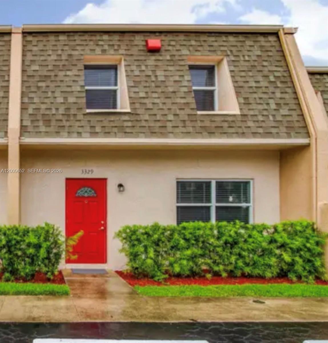 Blue Lake Townhouses Cond