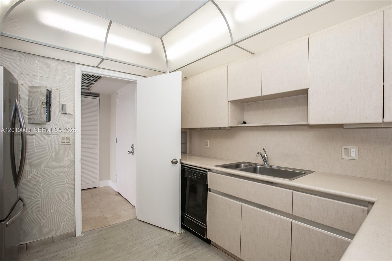 Property photo # 2