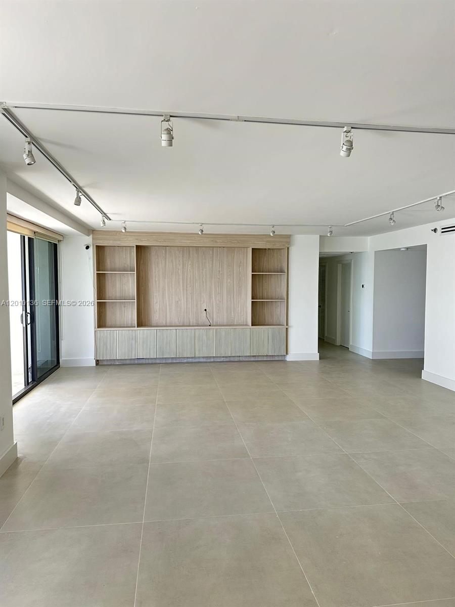 Kenilworth Condo