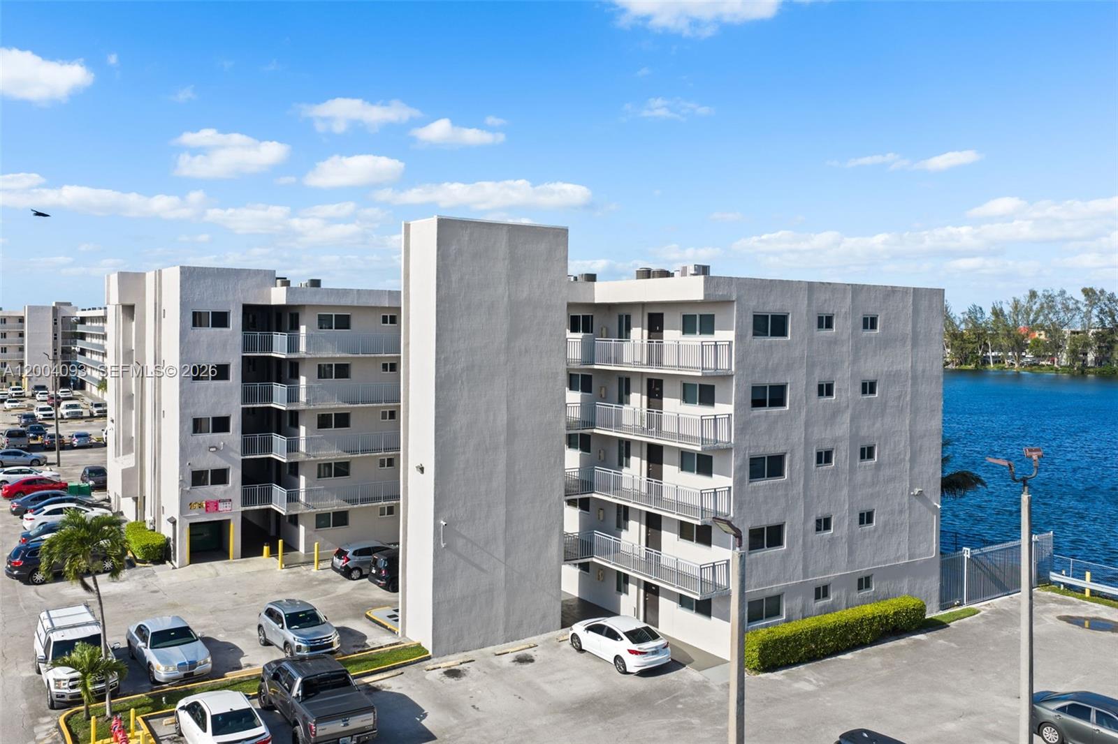 Vista Del Lago I Condo
