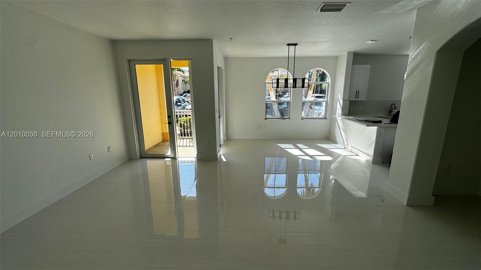 Fontainbleau Lakes Courty