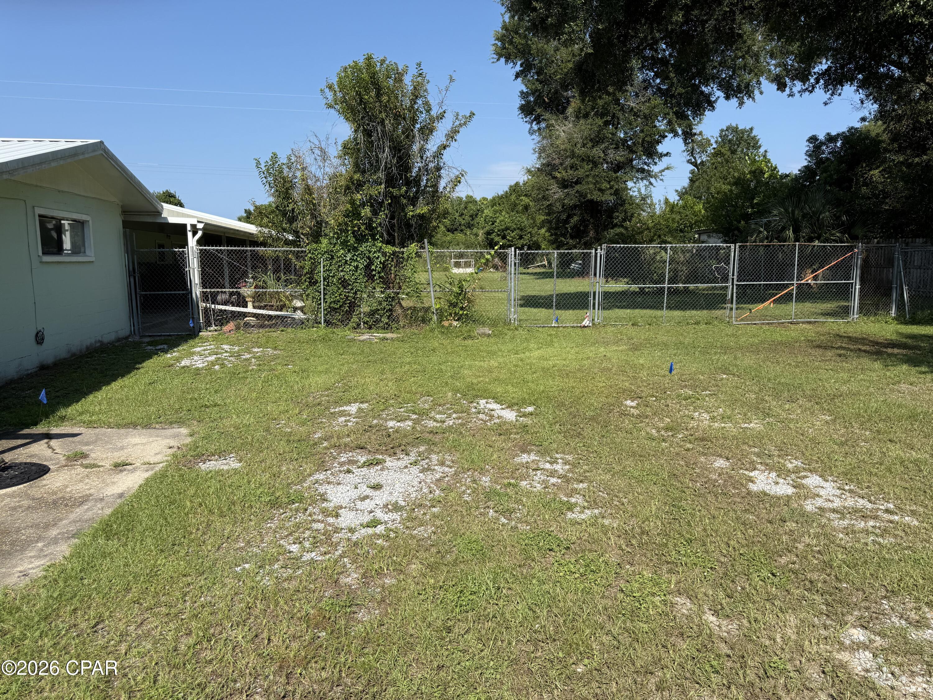 Listing photo id 11 for 3911 11th Street
