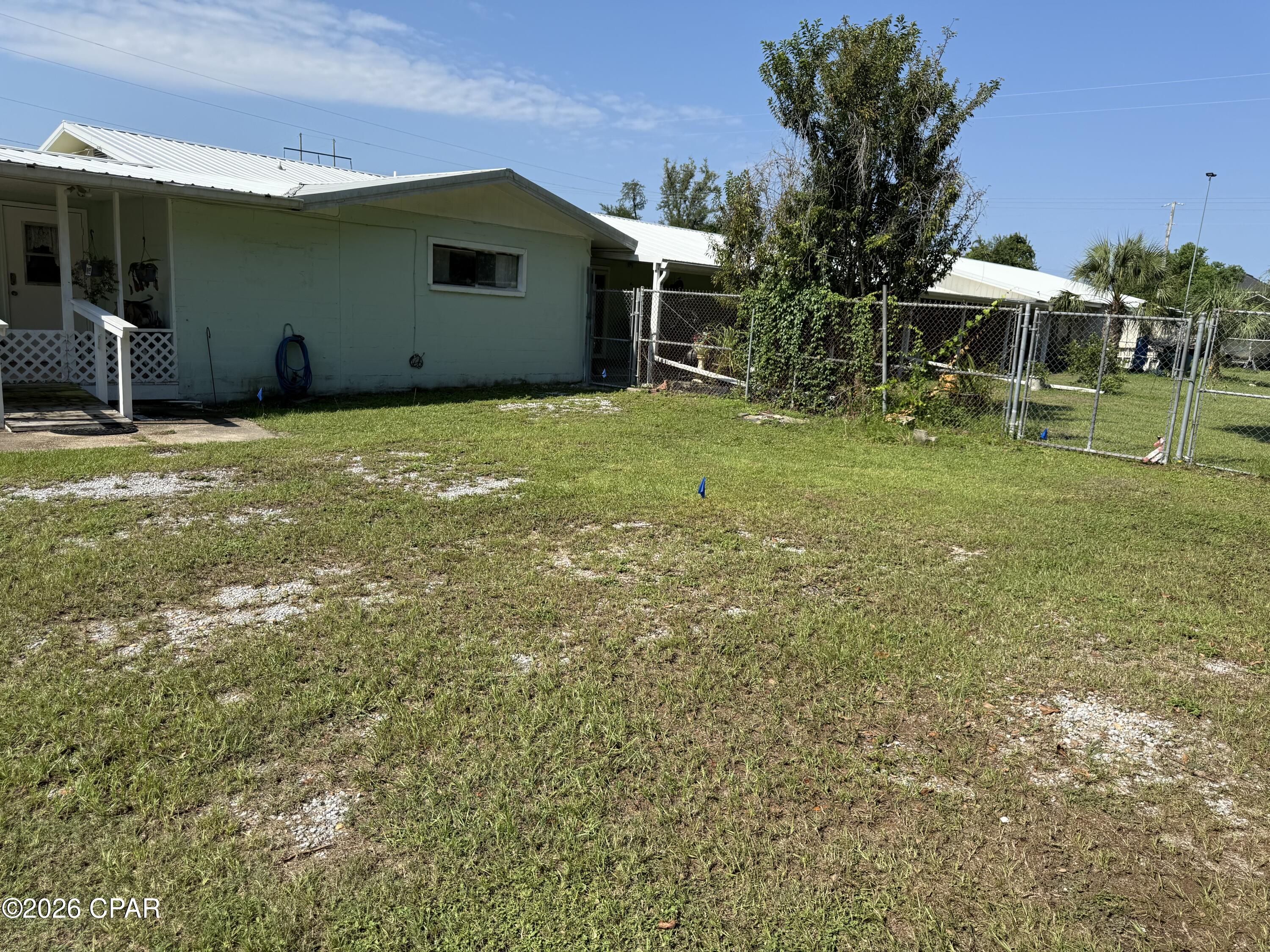 Listing photo id 13 for 3911 11th Street