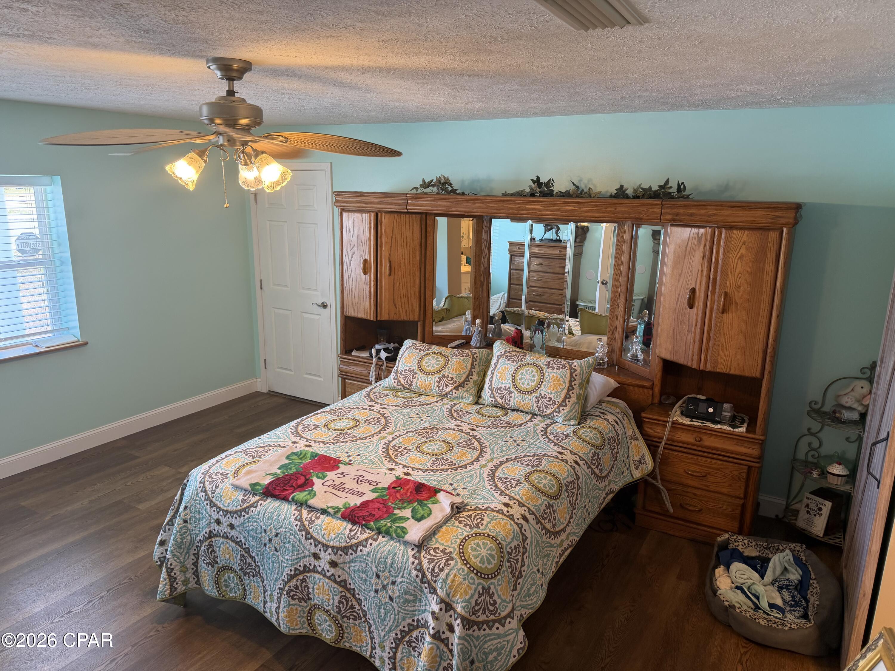 Listing photo id 31 for 3911 11th Street