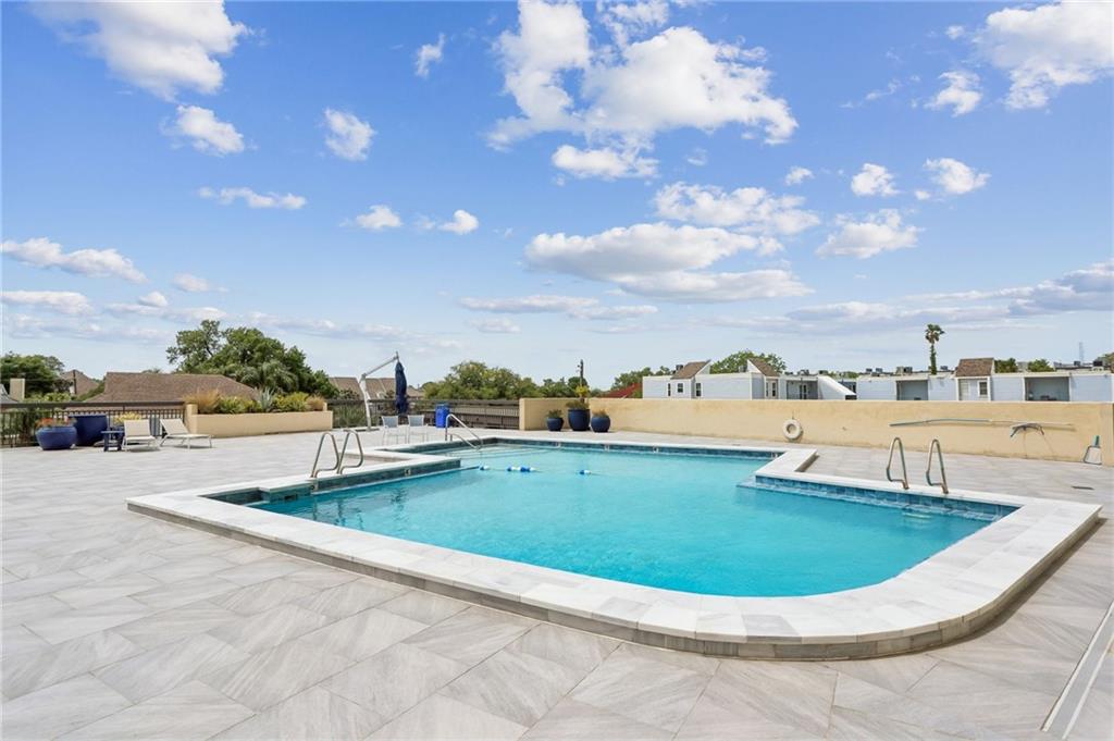 2nd image of 300 Lake Marina Ave, New Orleans, LA 70124