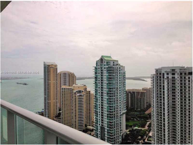Met 1 Condo