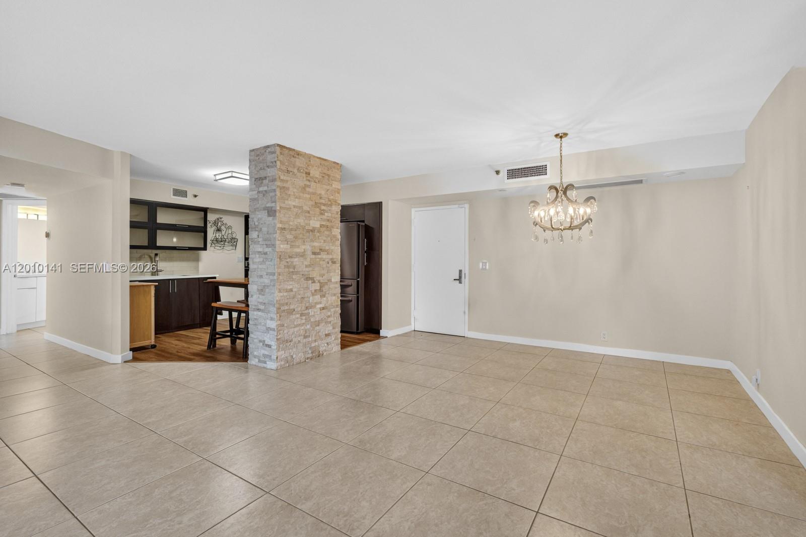 3500 Mystic Pointe Dr #302